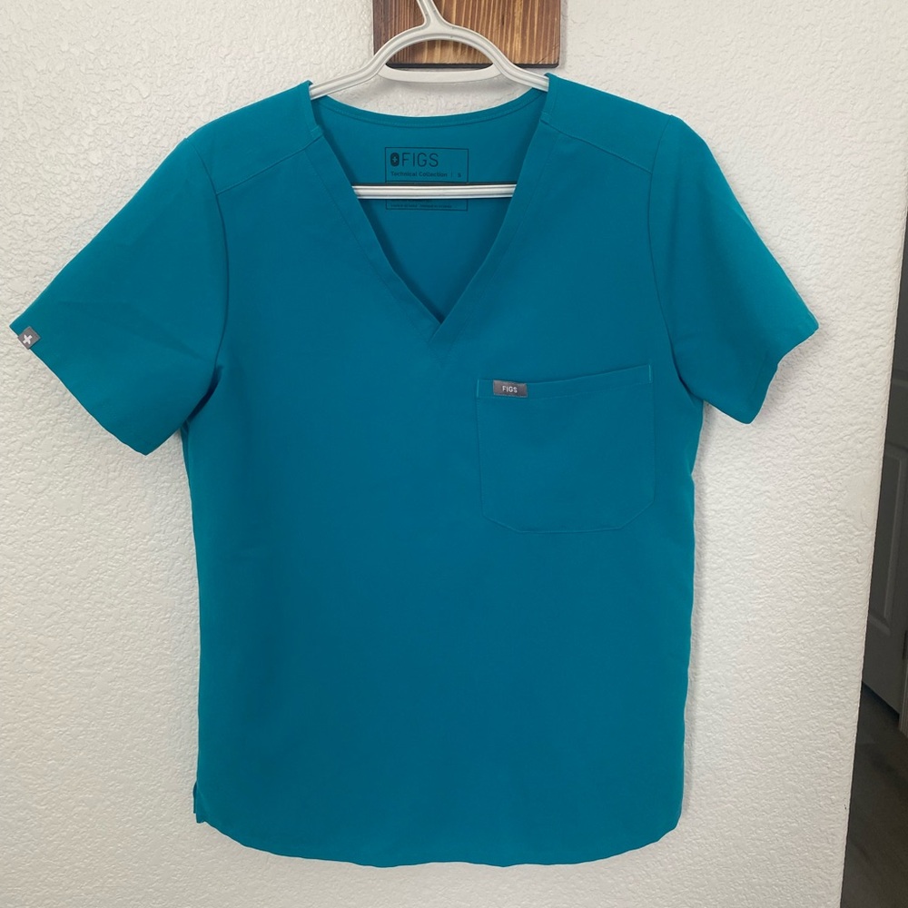 FIGS Women’s Teal Catarina Scrub Top